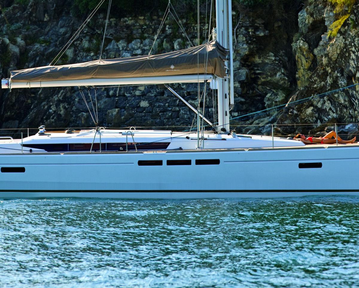 Парусная яхта модели Jeanneau Sun Odyssey 519